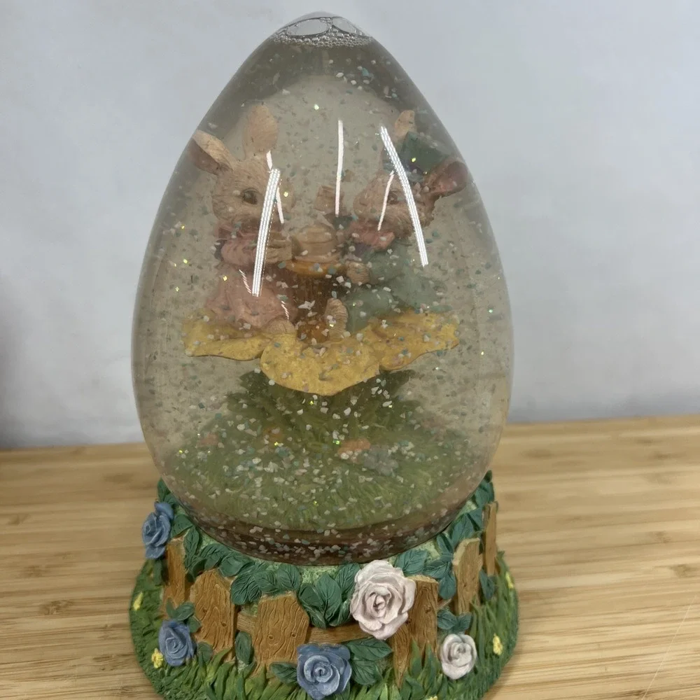 Vintage 1992 Mercuries Easter Bunny Musical Snow‎ Water Globe. Large 9